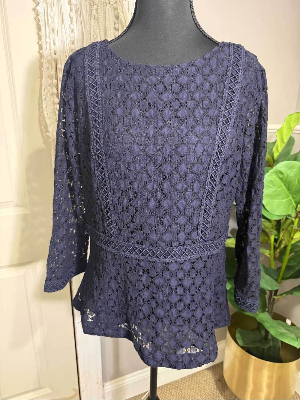 Ann Taylor Navy Crochet Peplum Lace Top size 8